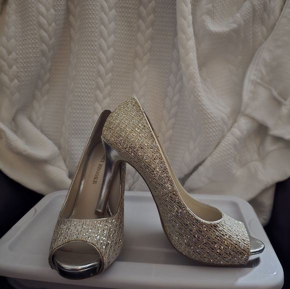 EUC Audrey Brooke Evening Heels - Picture 7 of 14